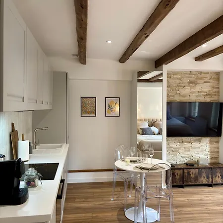 1 Centre-ville, Gare Apartman